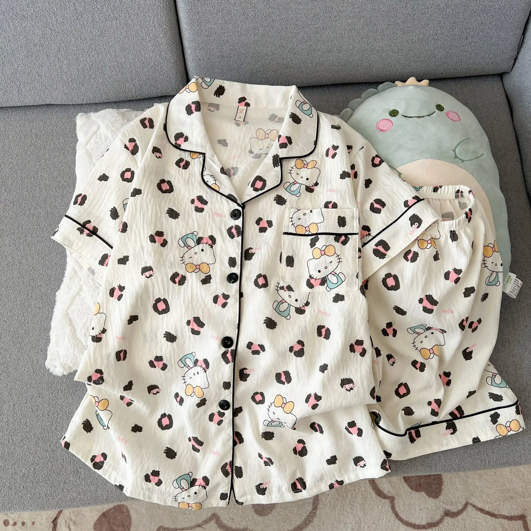 Sanrio Cute Pajamas Hello Kitty Pyjama Shorts Short Sleeve Sleepwear Summer Pijama Leopard Print Nightwear Home Wear 2 Piece New
Sanrio Cute Pajamas Hello Kitty Pyjama Shorts Short Sleeve Sleepwear Summer Pijama Leopard Print Nightwear Home Wear 2 Piece New