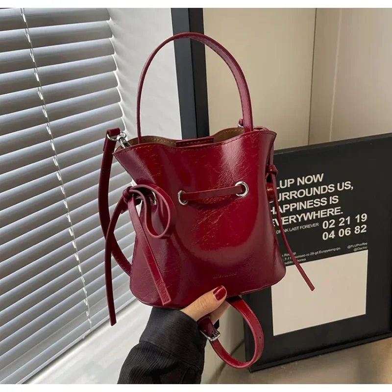 Leather Silver Soft Hand-held Small Bag for Women 2024 New Fashion Ballet Style Bow Bucket Bag Stylish Crossbody Bag
Leather Silver Soft Hand-held Small Bag for Women 2024 New Fashion Ballet Style Bow Bucket Bag Stylish Crossbody Bag