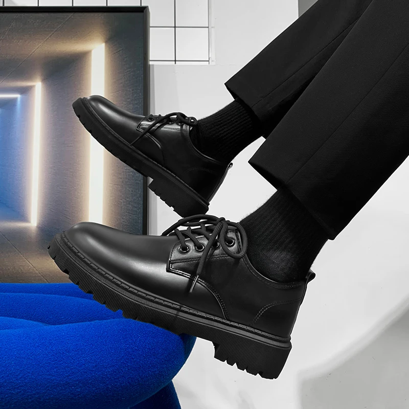 Костюмная кожаная обувь, мужская деловая официальная обувь в британском стиле, повседневные черные туфли с большим носком на мягкой подошве, увеличивающие рост
Костюмная кожаная обувь, мужская деловая официальная обувь в британском стиле, повседневные черные туфли с большим носком на мягкой подошве, увеличивающие рост