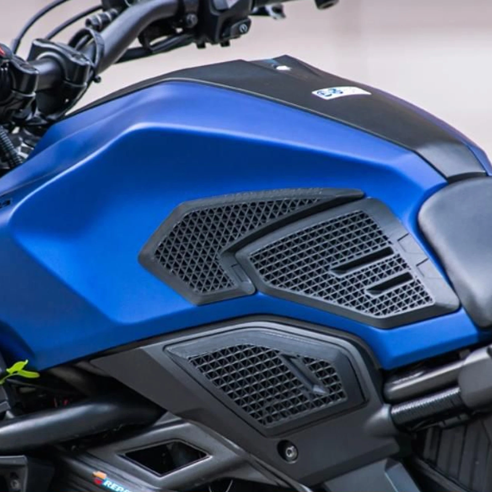 HONDA CB250RCB350R 3D мотоциклетная накладка на топливный бак, противоскользящая наклейка HONDA CB300R 18-25, стильный наколенник, топливный бак st
HONDA CB250RCB350R 3D мотоциклетная накладка на топливный бак, противоскользящая наклейка HONDA CB300R 18-25, стильный наколенник, топливный бак st