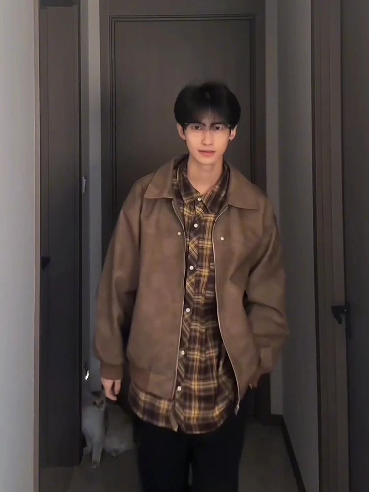 Ретро-куртка в американском стиле из коричневой кожи для мужчин, осенняя, с хлопковыми вставками, легкая, модная, для зрелых мужчин
Ретро-куртка в американском стиле из коричневой кожи для мужчин, осенняя, с хлопковыми вставками, легкая, модная, для зрелых мужчин