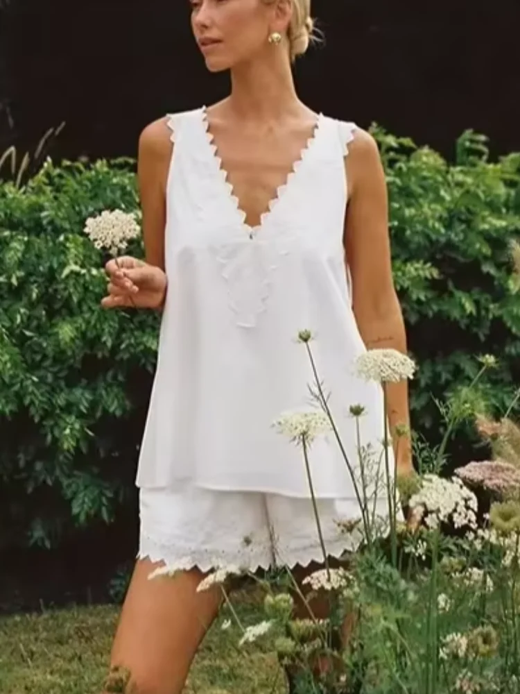 Women White Sleeveless Vest Shorts Two-piece Set Fashion V-neck Wavy Lace Loose Top Short Suit 2026 Summer Casual Holiday Outfit
Women White Sleeveless Vest Shorts Two-piece Set Fashion V-neck Wavy Lace Loose Top Short Suit 2026 Summer Casual Holiday Outfit