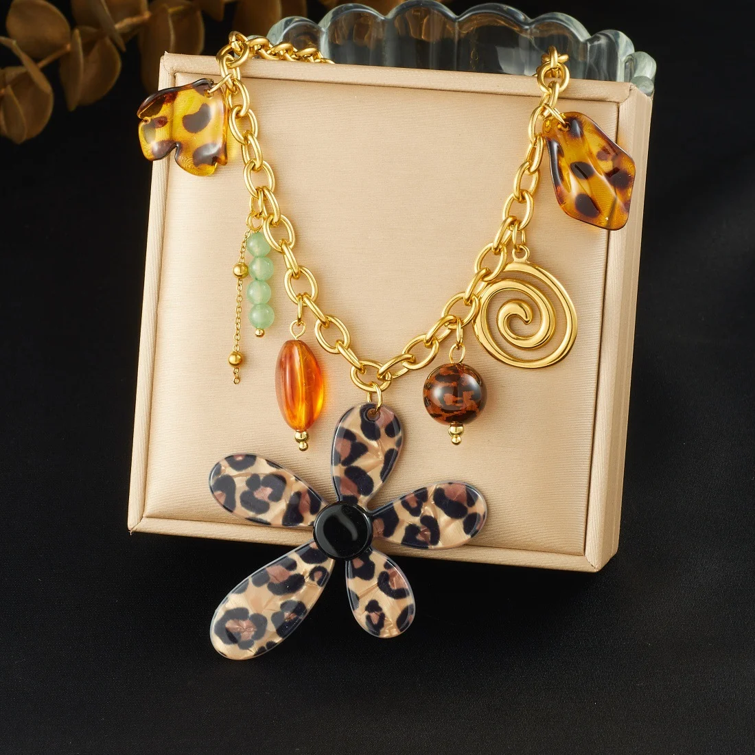 18K Gold Plated Leopard Print Flower Charm Necklace, Chunky Chain with Tortoise Shell & Resin Charms, Stainless Steel Jewelry
18K Gold Plated Leopard Print Flower Charm Necklace, Chunky Chain with Tortoise Shell & Resin Charms, Stainless Steel Jewelry