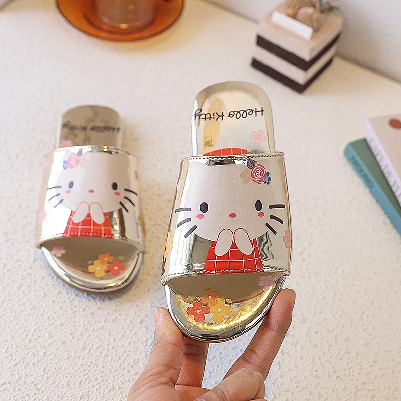 Детские тапочки с открытым носком из искусственной кожи с принтом Sanrio Hello Kitty, летняя обувь для девочек, серебристо-розовые, с мягкой подошвой, размеры 26-36
Детские тапочки с открытым носком из искусственной кожи с принтом Sanrio Hello Kitty, летняя обувь для девочек, серебристо-розовые, с мягкой подошвой, размеры 26-36