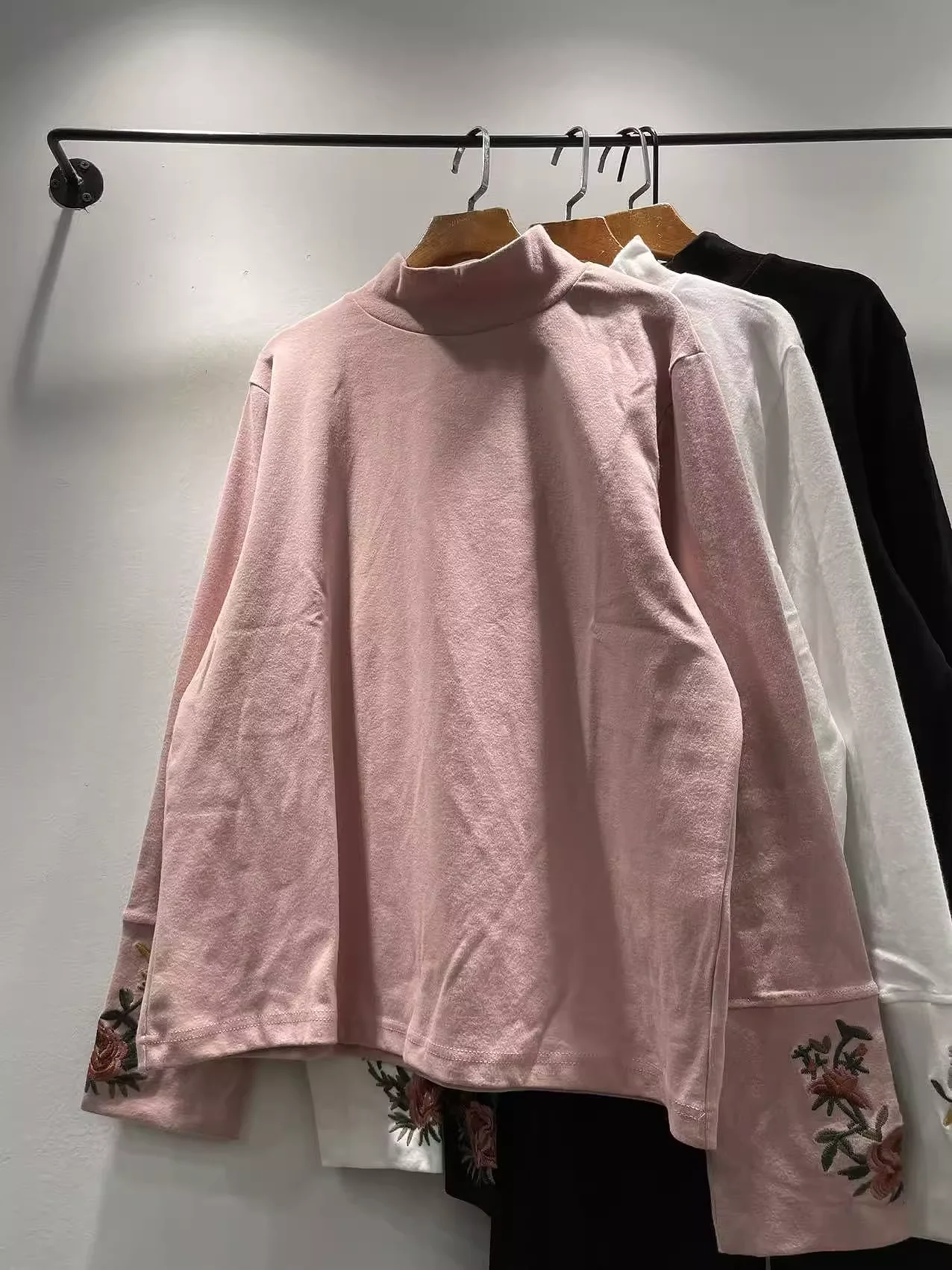 2026 Mori Girl Backing Shirts Autumn Winter Japan Style Turtleneck Pink White Beige Black Embroidered Long Sleeve Shirts
2026 Mori Girl Backing Shirts Autumn Winter Japan Style Turtleneck Pink White Beige Black Embroidered Long Sleeve Shirts