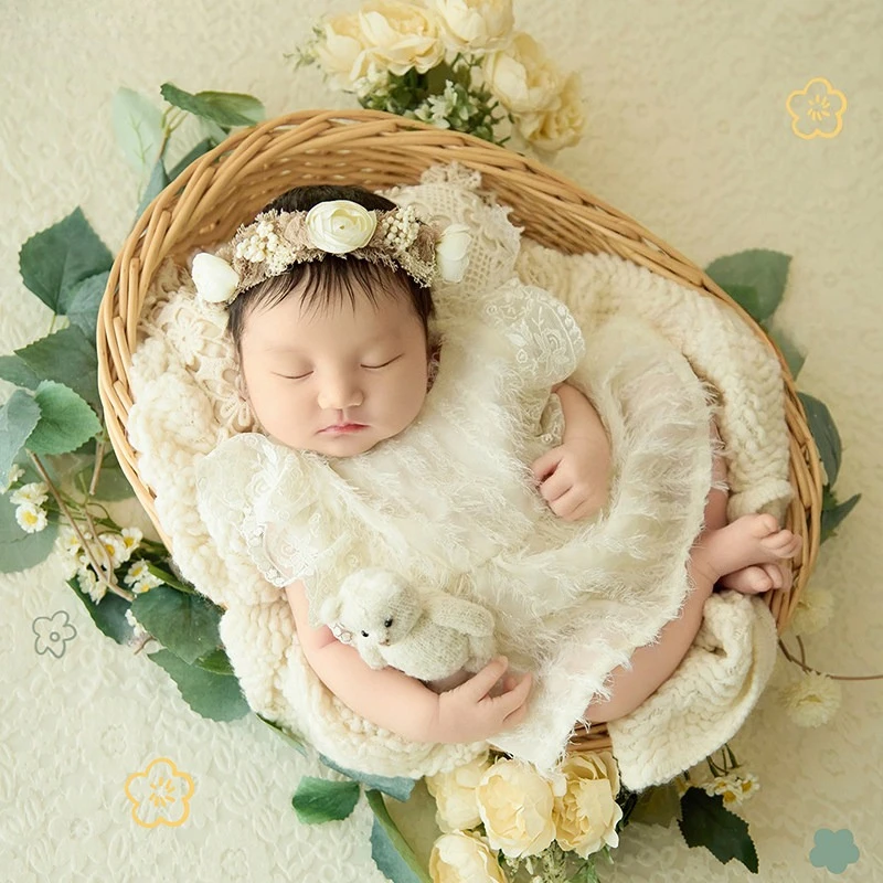 Newborn Photography Props White Dress with Floral Headband Posing Basket Pillow Nordic Knitted Filling Mat Cute Doll Decor Set
Newborn Photography Props White Dress with Floral Headband Posing Basket Pillow Nordic Knitted Filling Mat Cute Doll Decor Set