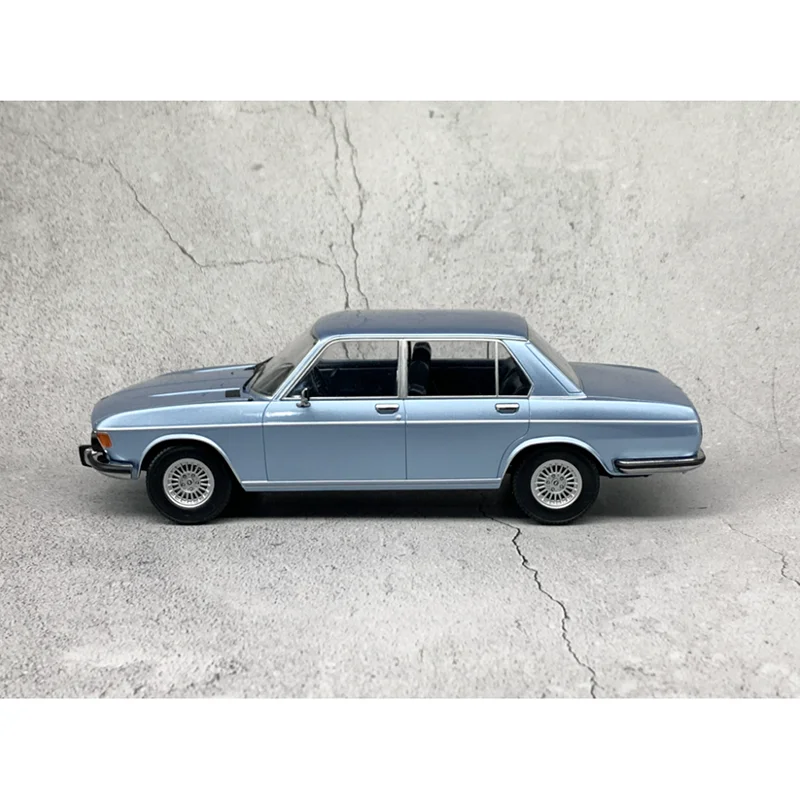 (Slight defect) KK Diecast 1:18 Scale 30 3.0S Alloy Simulation Car Model Adult Classic Collection Decoration Gift Static Display
(Slight defect) KK Diecast 1:18 Scale 30 3.0S Alloy Simulation Car Model Adult Classic Collection Decoration Gift Static Display