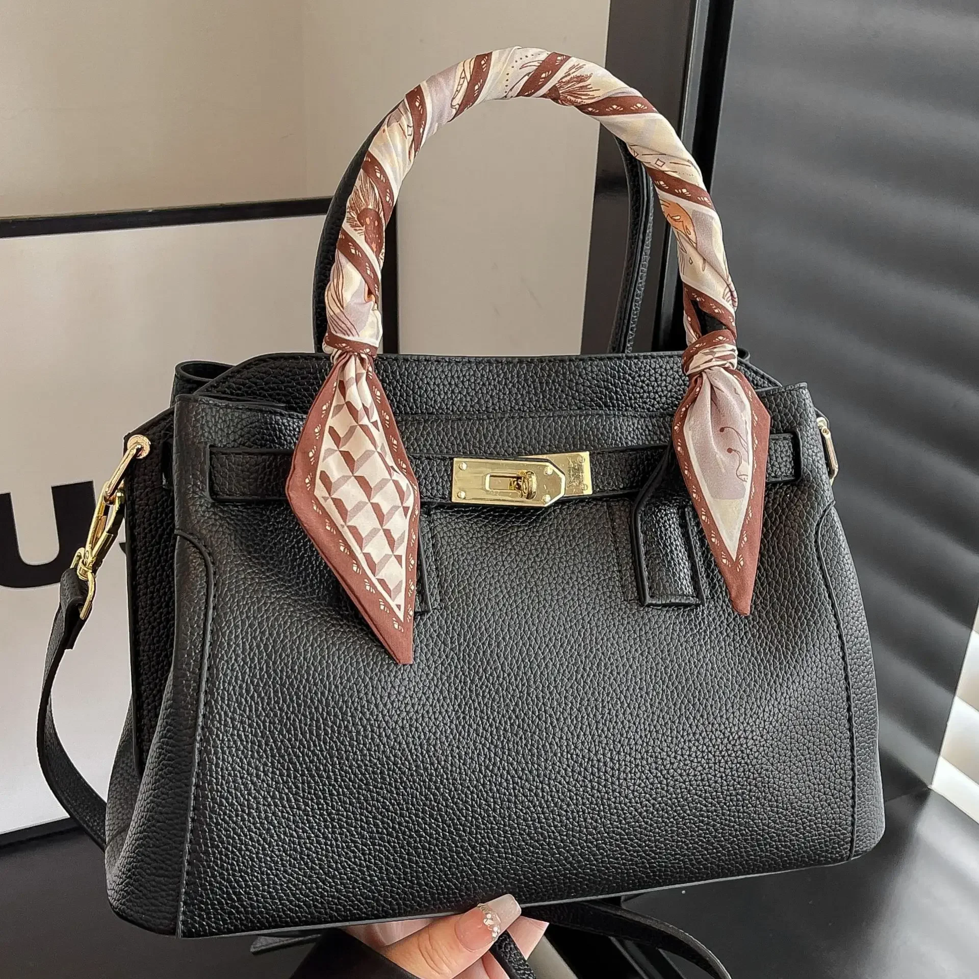 Platinum Women's Messenger Bag 2025 - Light Luxury Summer Shoulder Bag Retro Niche Design High-End Multi-Functional Tote
Platinum Women's Messenger Bag 2025 - Light Luxury Summer Shoulder Bag Retro Niche Design High-End Multi-Functional Tote