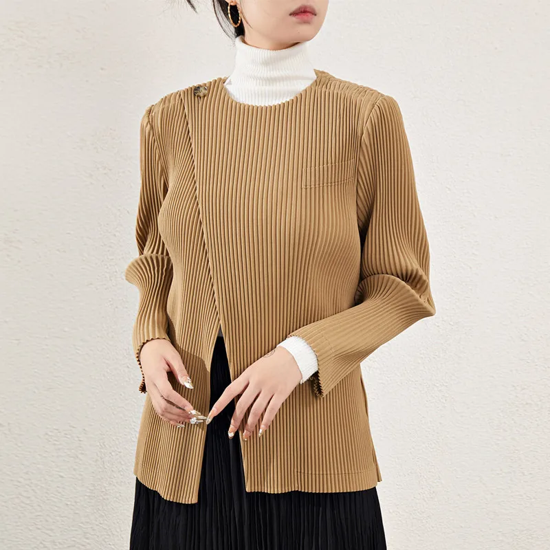 Women Jacket Fashion Autumn And Winter Miyake Pleated Round Neck Long Sleeved Solid Color Single Button Irregular Coat
Women Jacket Fashion Autumn And Winter Miyake Pleated Round Neck Long Sleeved Solid Color Single Button Irregular Coat