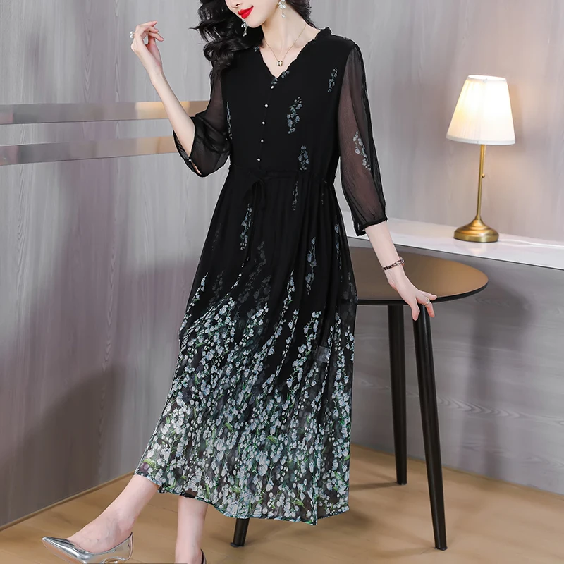 2023 Women's Black Silk Short Sleeve Dress Summer New Vintage Fragmented Flower Fashionable Long Dress V-Neck Knee Length Robe
2023 Women's Black Silk Short Sleeve Dress Summer New Vintage Fragmented Flower Fashionable Long Dress V-Neck Knee Length Robe