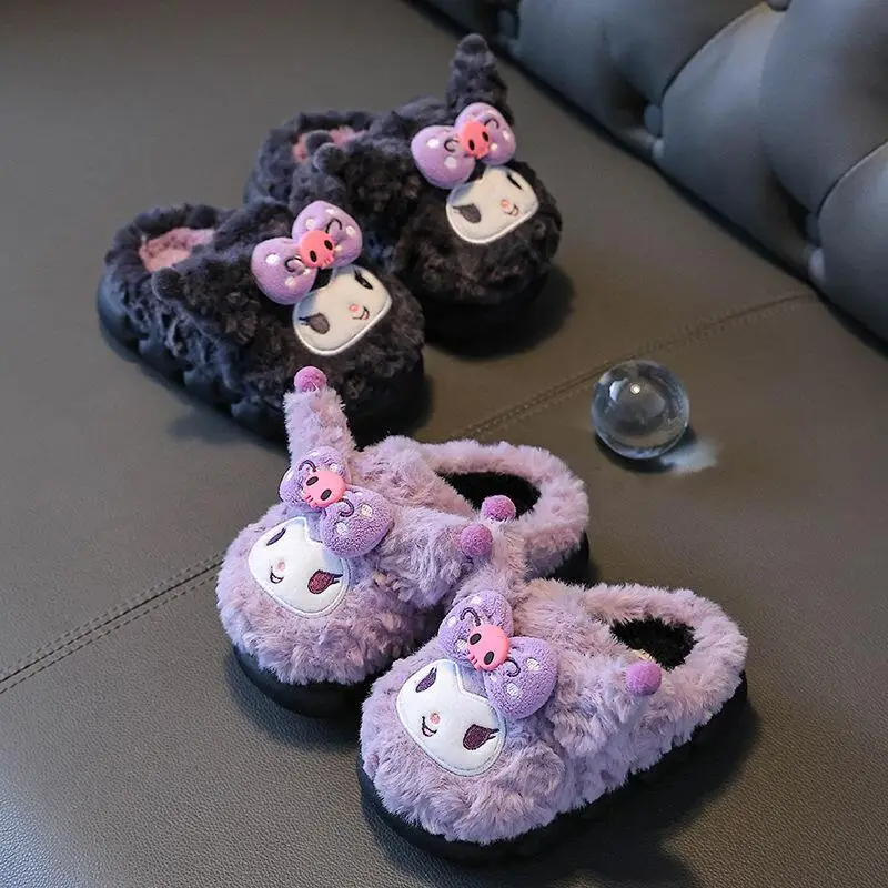 Популярные зимние хлопковые тапочки Sanrio Kuromi для девочек, утепленные детские домашние теплые тапочки Kawaii с героями мультфильмов, новая повседневная домашняя обувь
Популярные зимние хлопковые тапочки Sanrio Kuromi для девочек, утепленные детские домашние теплые тапочки Kawaii с героями мультфильмов, новая повседневная домашняя обувь