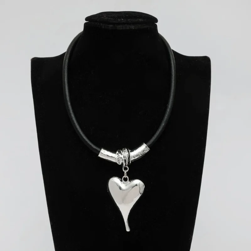 Kaseakia Heart Shaped Metal Alloy Pendant Necklace for Women
Kaseakia Heart Shaped Metal Alloy Pendant Necklace for Women