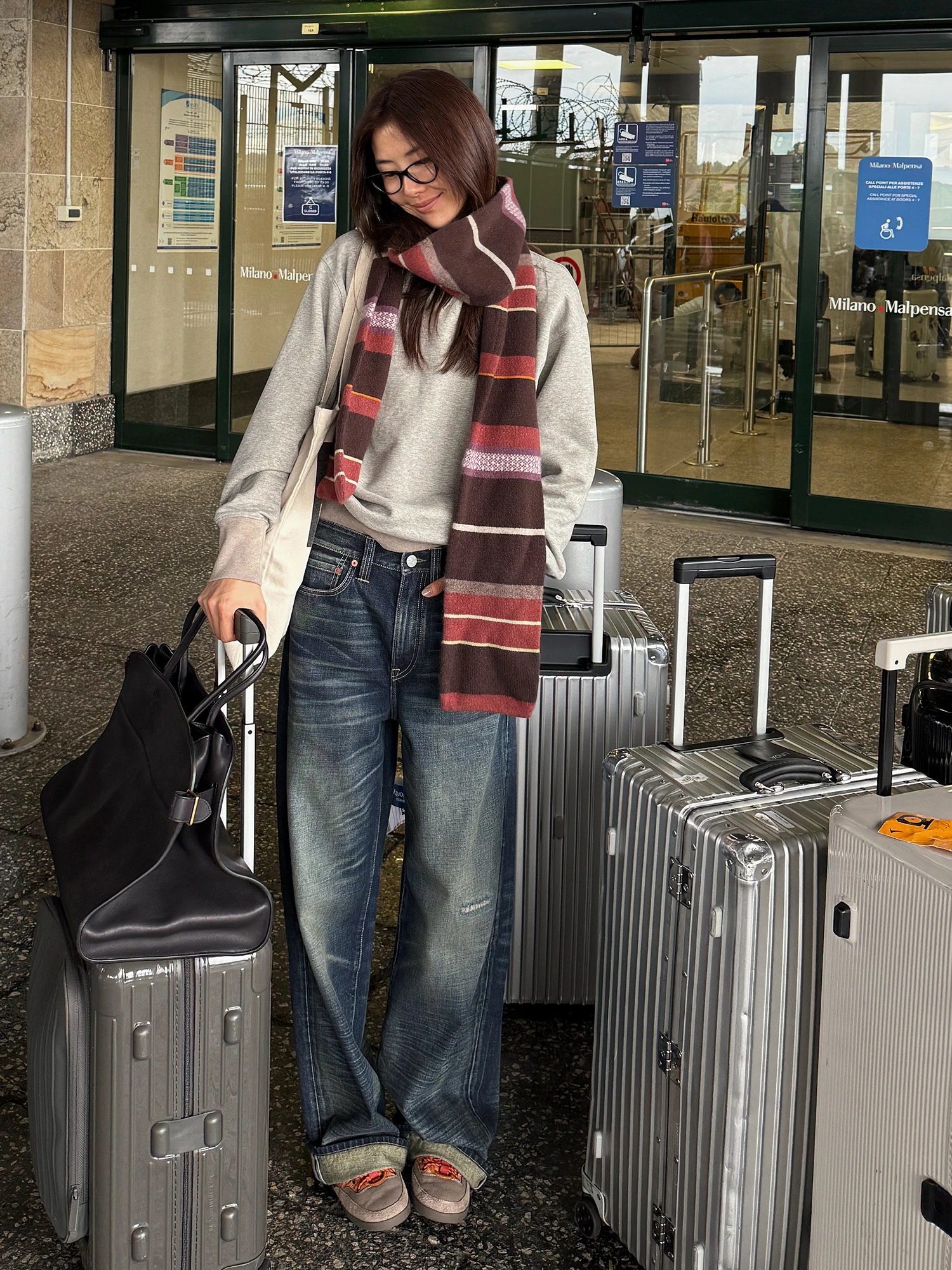 Джинсы Romi Studio Vintage с высокой талией, прямого кроя, с эффектом потертости, из хлопкового денима, синие, женские.
Джинсы Romi Studio Vintage с высокой талией, прямого кроя, с эффектом потертости, из хлопкового денима, синие, женские.