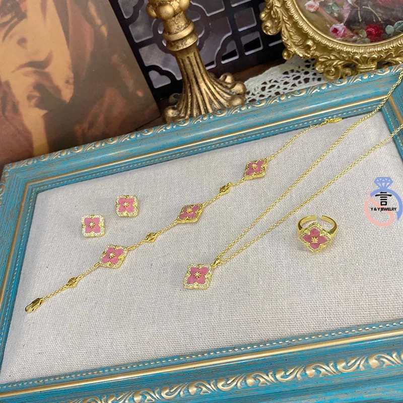 Y&Y New Italian vintage pink four-leaf clover set Bracelet necklace ring earrings women's jewelry set
Y&Y New Italian vintage pink four-leaf clover set Bracelet necklace ring earrings women's jewelry set
