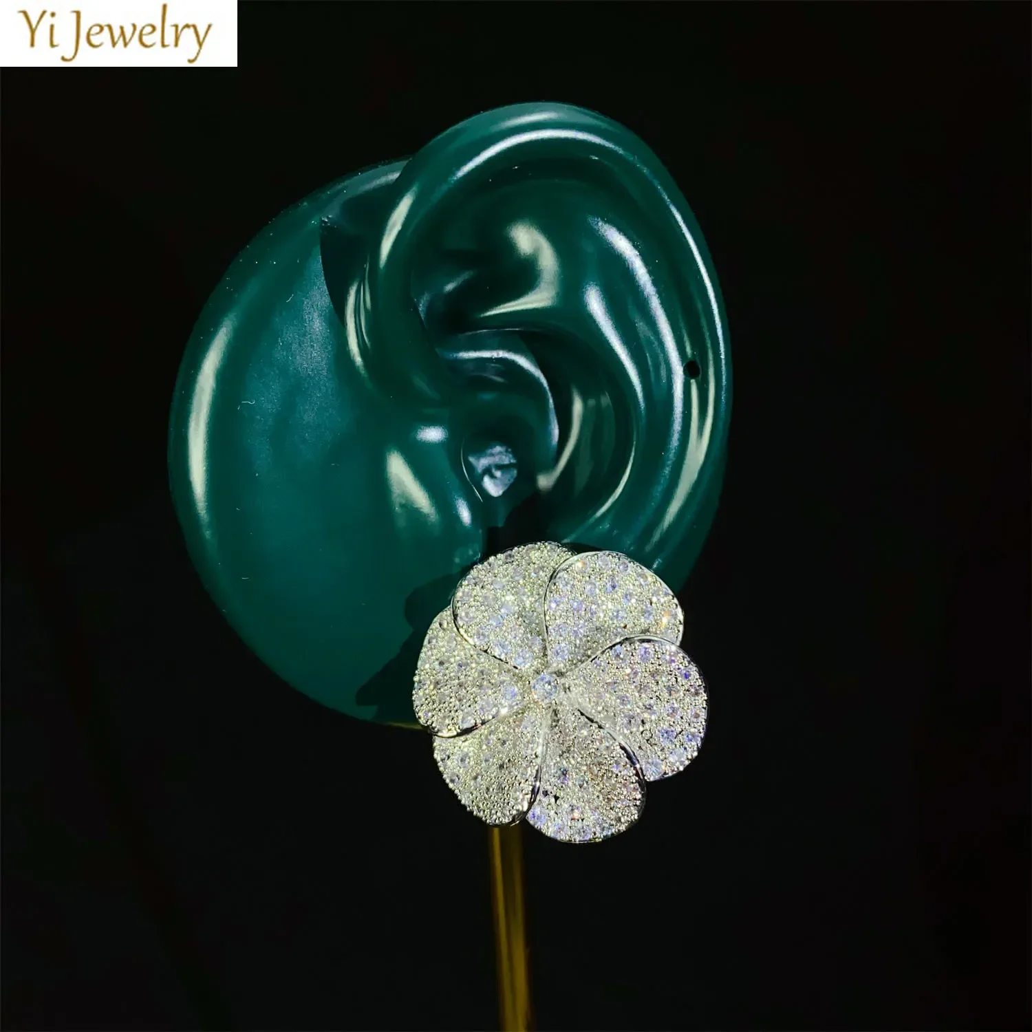 Large Flower Earrings for Women Shiny Zirconia Silver Color Jewelry Fashionable Dangle Earrings Elegant Accessory
Large Flower Earrings for Women Shiny Zirconia Silver Color Jewelry Fashionable Dangle Earrings Elegant Accessory