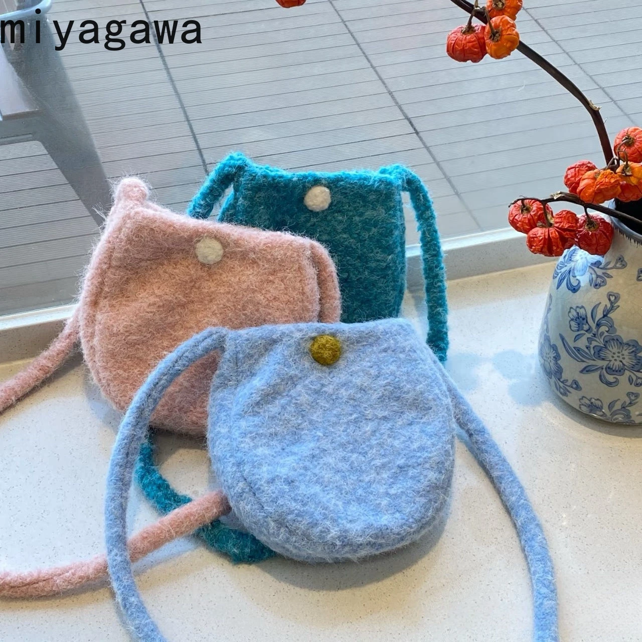 Miyagawa новые плюшевые милые маленькие сумки через плечо Ins сумка для телефона для девочек
Miyagawa новые плюшевые милые маленькие сумки через плечо Ins сумка для телефона для девочек
