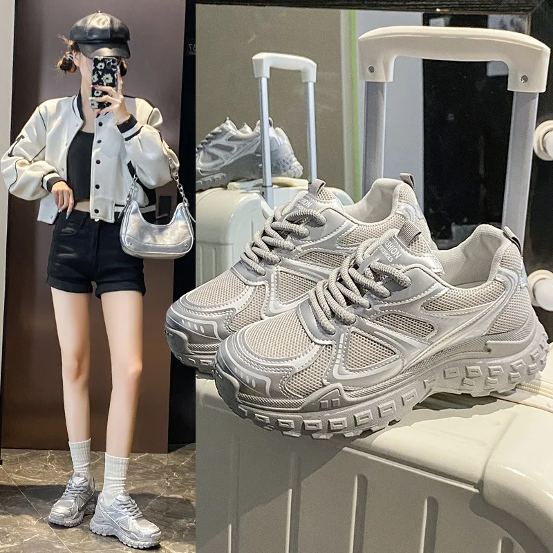 Женские кроссовки для папы знаменитостей в Интернете, осень 2022, новые корейские модные трендовые спортивные кроссовки на толстой подошве
Женские кроссовки для папы знаменитостей в Интернете, осень 2022, новые корейские модные трендовые спортивные кроссовки на толстой подошве