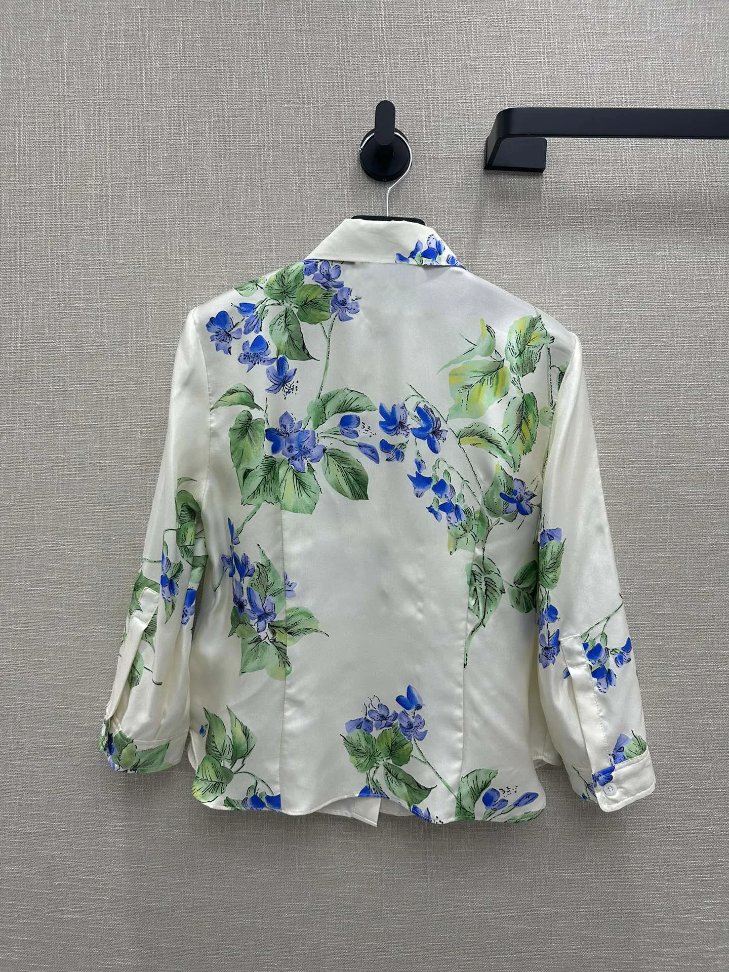 2024 Women's Clothing Elegant flower printed silk shirt Spring Summer New No.25
2024 Women's Clothing Elegant flower printed silk shirt Spring Summer New No.25
