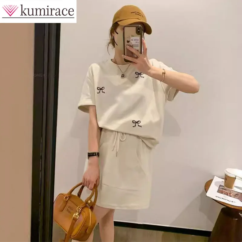 Fashion Hoodie Set for Women in Summer Korean Style Design Bow Embroidery T-shirt Top Skirt Two-piece Set Mini Skirt Short Sets
Fashion Hoodie Set for Women in Summer Korean Style Design Bow Embroidery T-shirt Top Skirt Two-piece Set Mini Skirt Short Sets