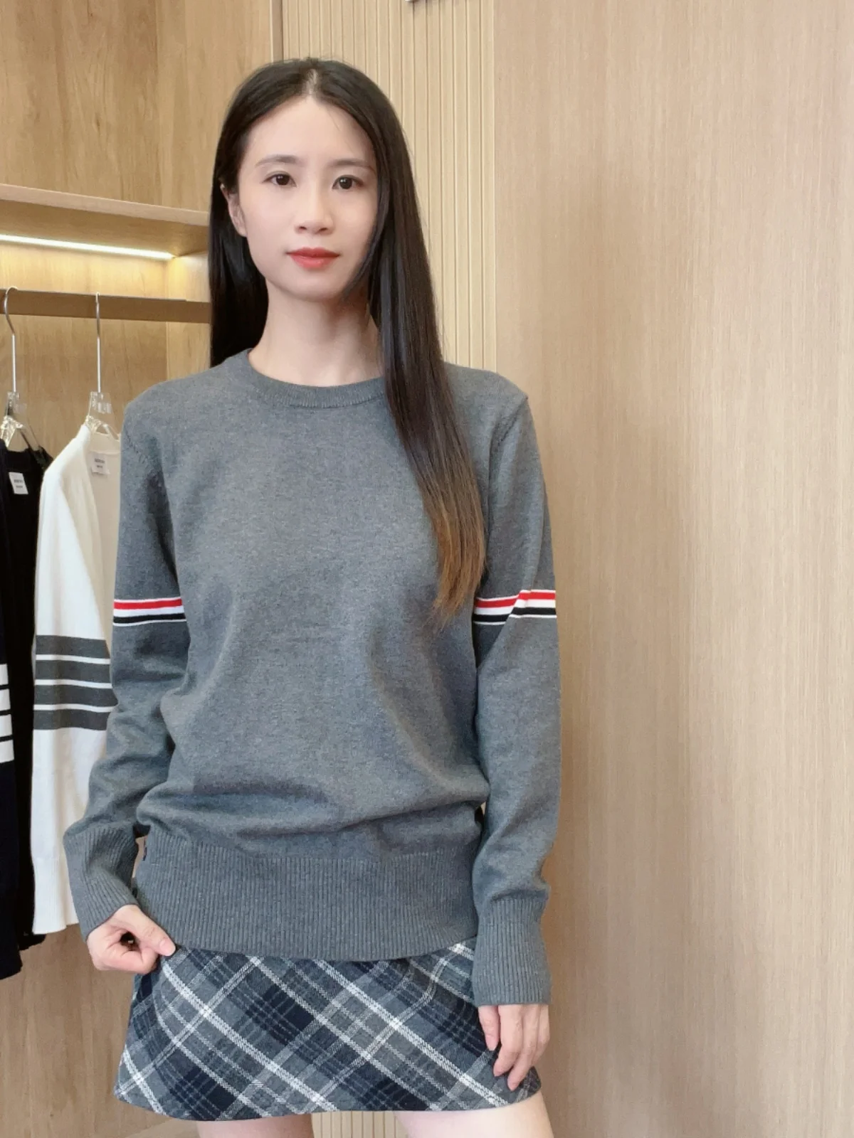 Модный вязаный свитер с длинным рукавом и круглым вырезом для пар, осенне-зимний, универсальный, для мужчин и женщин, в студенческом стиле, базовый, модный...
Модный вязаный свитер с длинным рукавом и круглым вырезом для пар, осенне-зимний, универсальный, для мужчин и женщин, в студенческом стиле, базовый, модный...