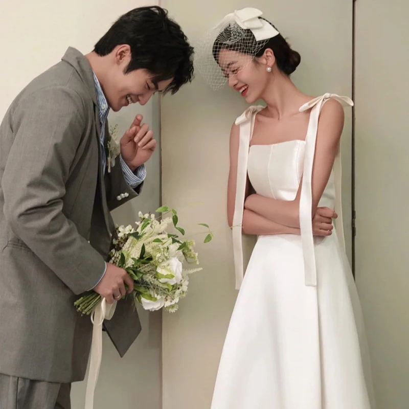 Простое атласное свадебное платье без бретелек, комплект для невесты, маленький размер, для церемонии на открытом воздухе, с юбкой А-силуэта, без рукавов
Простое атласное свадебное платье без бретелек, комплект для невесты, маленький размер, для церемонии на открытом воздухе, с юбкой А-силуэта, без рукавов