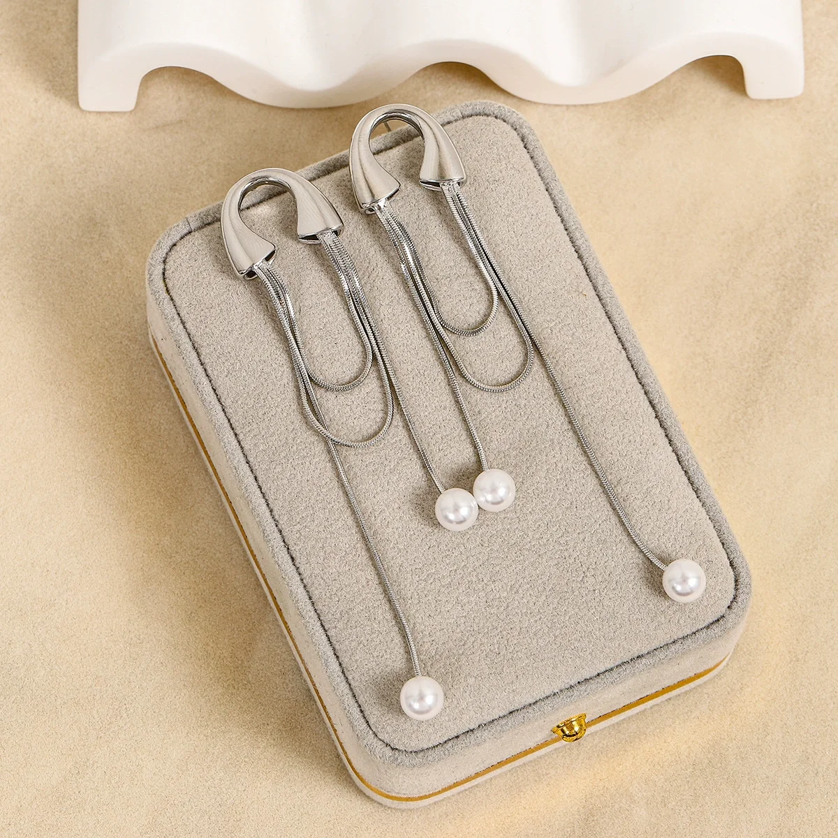 Silver Tone Asymmetric Chain Tassel Drop Earrings with Imitation Pearl Accents for Women Daily Party Jewelry
Silver Tone Asymmetric Chain Tassel Drop Earrings with Imitation Pearl Accents for Women Daily Party Jewelry