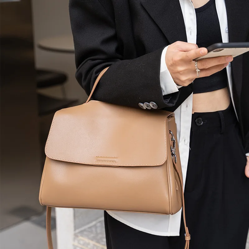 2025 New Women's Cowhide Genuine Leather Shoulder Bag Fashion Luxury Designer Handbags Ladies Commuting Large Capacity Tote Bag
2025 New Women's Cowhide Genuine Leather Shoulder Bag Fashion Luxury Designer Handbags Ladies Commuting Large Capacity Tote Bag