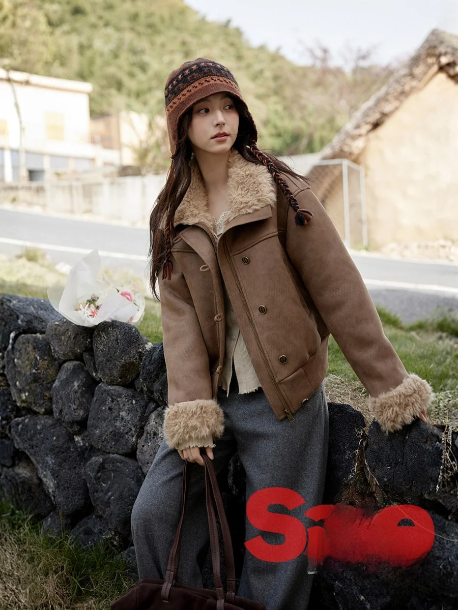 Женское зимнее пальто из натурального меха и кожи, короткое, уникальное, красивое, маленького размера, коричневое
Женское зимнее пальто из натурального меха и кожи, короткое, уникальное, красивое, маленького размера, коричневое