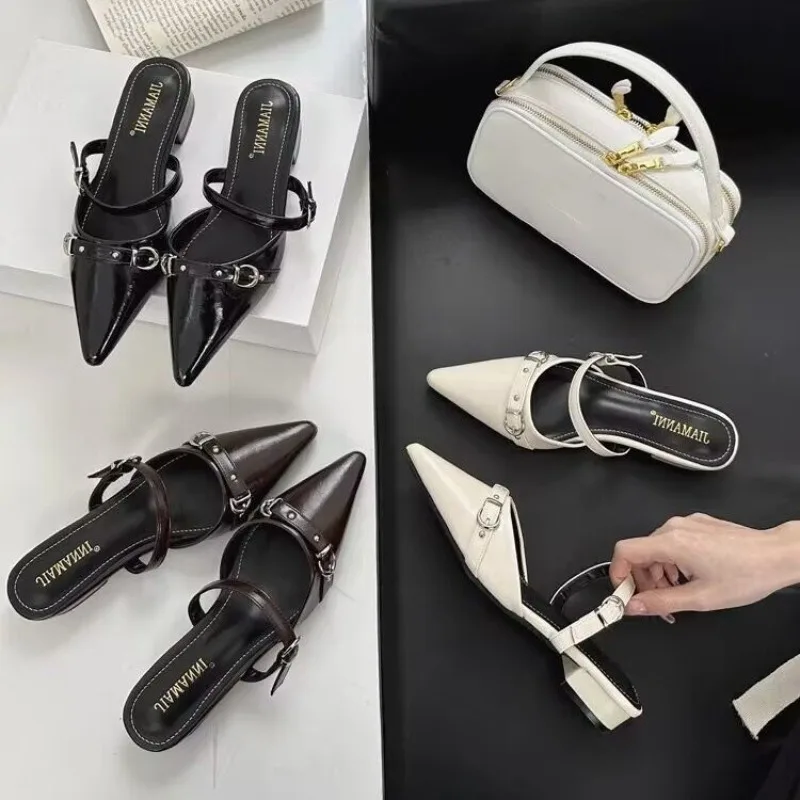 New Summer Elegant Pointed Toe Outside Beach Mid-heeled Slippers Fashionable Comfortable Casual Buckle Work Slippers for Women
New Summer Elegant Pointed Toe Outside Beach Mid-heeled Slippers Fashionable Comfortable Casual Buckle Work Slippers for Women