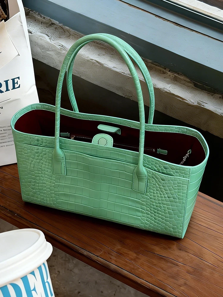 Green Crocodile Pattern Commuter Tote Bag Women's 2026 New High-End Lightweight Luxury Single Shoulder Underarm Bag Summer
Green Crocodile Pattern Commuter Tote Bag Women's 2026 New High-End Lightweight Luxury Single Shoulder Underarm Bag Summer
