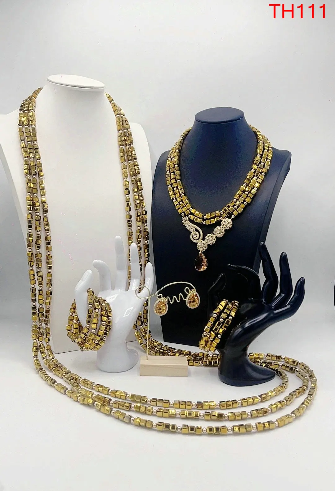 Nigerian Wedding Bridal Beads Jewelry Set Fashionable Accessory for Brides
Nigerian Wedding Bridal Beads Jewelry Set Fashionable Accessory for Brides
