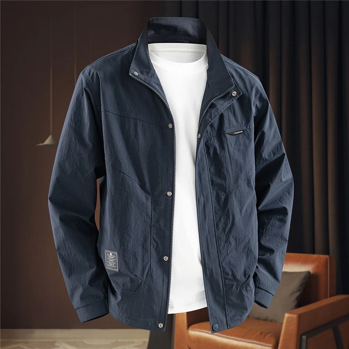 Мужская повседневная куртка с воротником-стойкой, весна-осень, новая, в корейском стиле, простая, однотонная, для работы и отдыха
Мужская повседневная куртка с воротником-стойкой, весна-осень, новая, в корейском стиле, простая, однотонная, для работы и отдыха