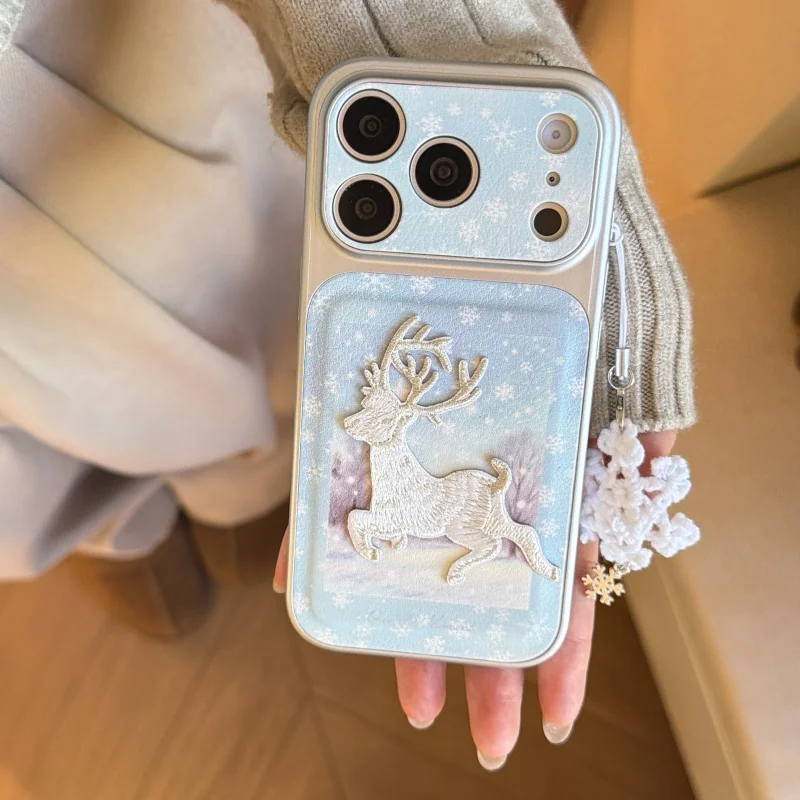 Fashion Snowflake Embroidered Deer Cute Phone Case For iPhone 17 Pro 14 15 16 Pro Max Cover with Pendant Shockproof Cartoon Case
Fashion Snowflake Embroidered Deer Cute Phone Case For iPhone 17 Pro 14 15 16 Pro Max Cover with Pendant Shockproof Cartoon Case