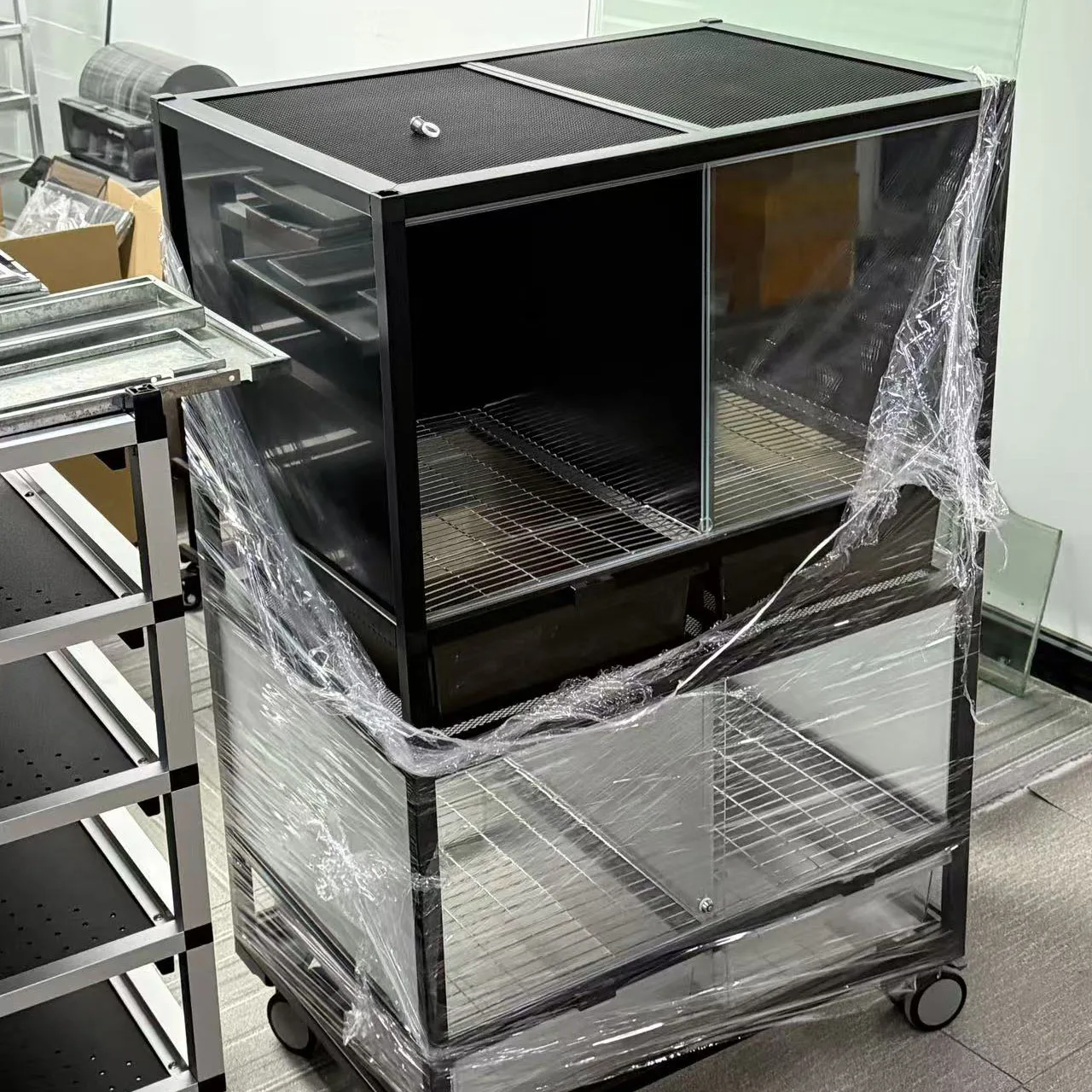 Алюминиевый террариум - резервуар для гекконов родов R (для гекконов с корончатой шерстяной кистью и леопардовых гекконов)
Алюминиевый террариум - резервуар для гекконов родов R (для гекконов с корончатой шерстяной кистью и леопардовых гекконов)