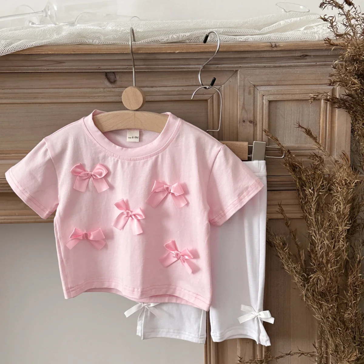 Baby Girls Summer Cotton Outfit Set with Bow Top + Shorts 2-Piece Sweet Style Children's Clothing Ensemble for Girls 0-3 Years
Baby Girls Summer Cotton Outfit Set with Bow Top + Shorts 2-Piece Sweet Style Children's Clothing Ensemble for Girls 0-3 Years