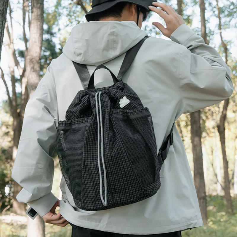 Minimalist Grid Drawstring Backpack Lightweight Breathable Mesh Sides Rucksack Casual Large Capacity Daypack For Outdoor Sports
Minimalist Grid Drawstring Backpack Lightweight Breathable Mesh Sides Rucksack Casual Large Capacity Daypack For Outdoor Sports