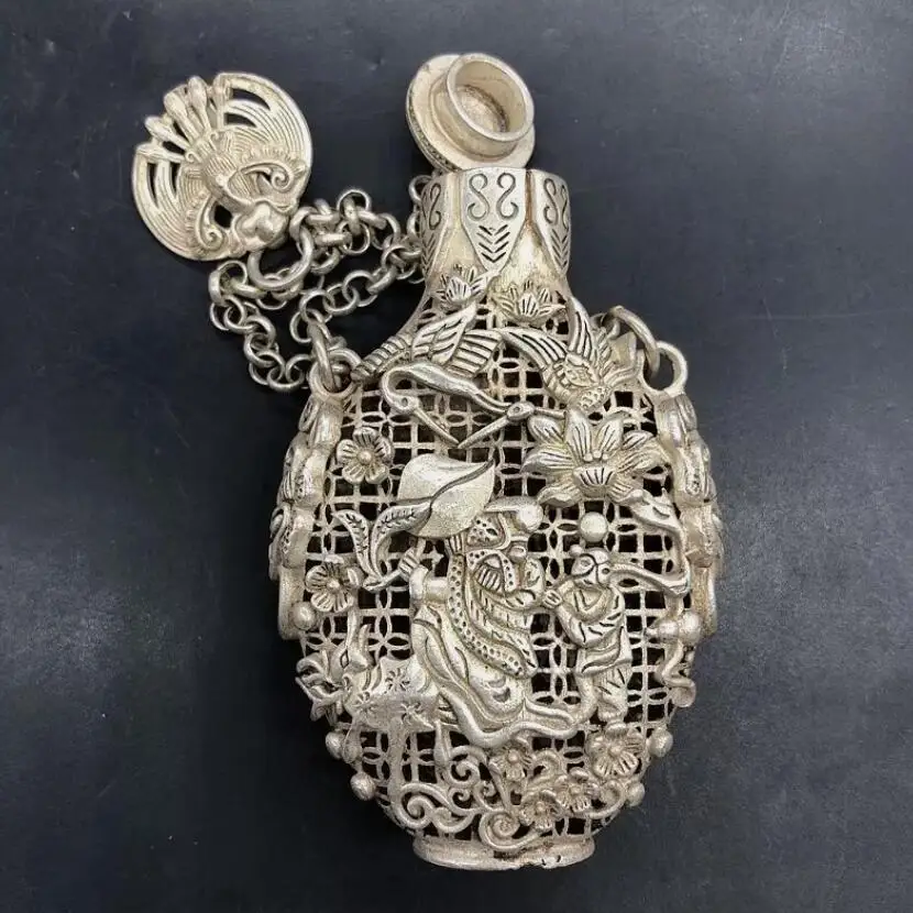 Chinese Pure Silver Dragon Pattern Handmade Snuff Bottle Antique Collection 22
Chinese Pure Silver Dragon Pattern Handmade Snuff Bottle Antique Collection 22