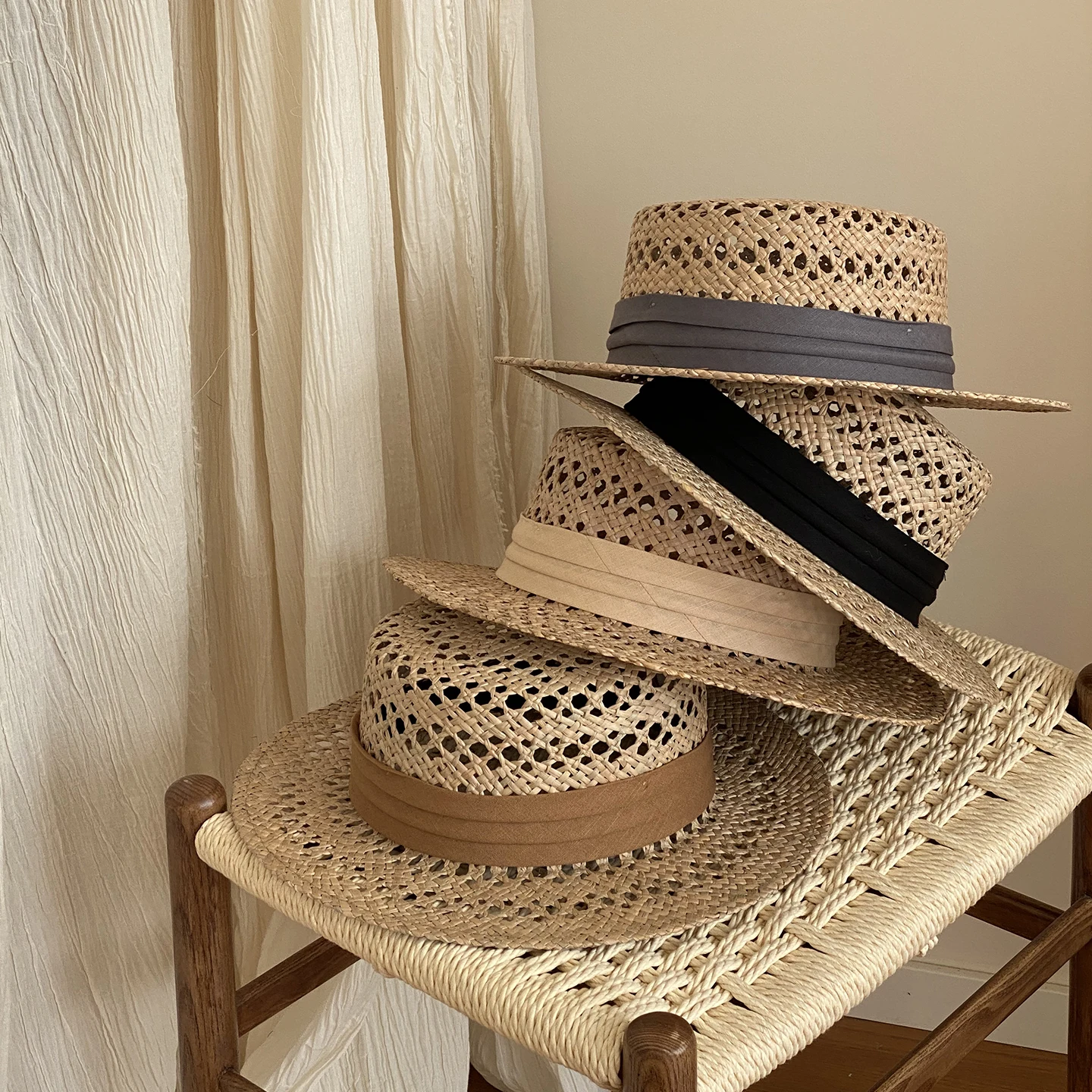 Natural Reed Hat Woven Fashion British Style Flat Top Straw Hat Hollow out Design Summer Holiday Sun Protection for Women
Natural Reed Hat Woven Fashion British Style Flat Top Straw Hat Hollow out Design Summer Holiday Sun Protection for Women