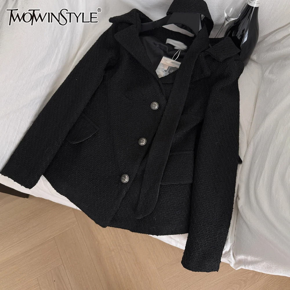 TWOTWINSTYLE элегантные однотонные утягивающие куртки для женщин с лацканами и длинными рукавами, повседневные куртки на пуговицах, женская мода KJA550338
TWOTWINSTYLE элегантные однотонные утягивающие куртки для женщин с лацканами и длинными рукавами, повседневные куртки на пуговицах, женская мода KJA550338