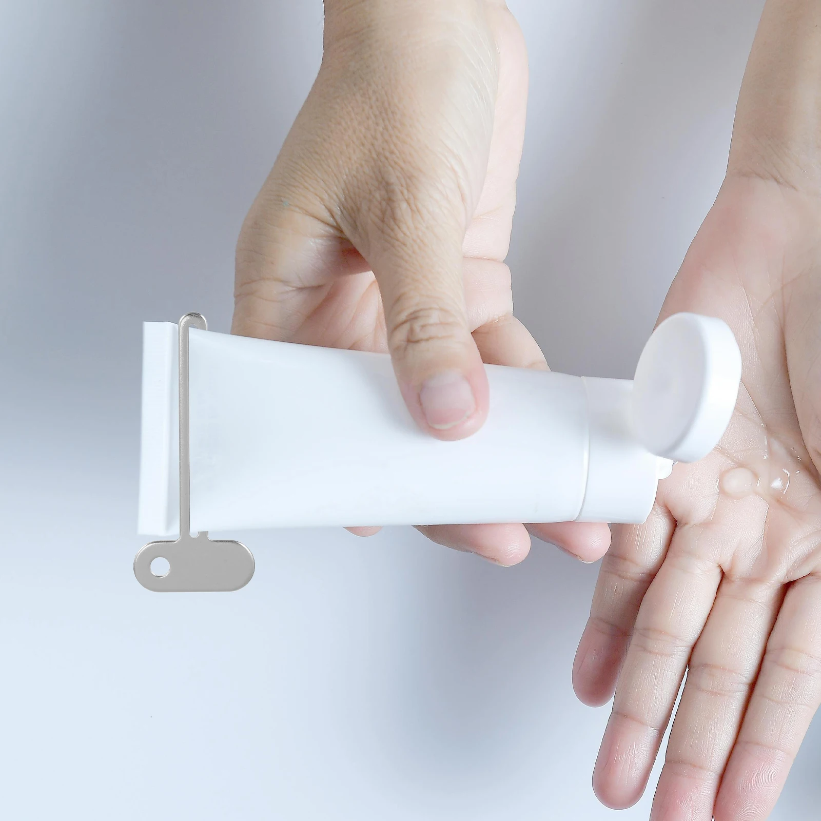 Toothpaste Extruder Metal Tube Presser Toothbrush Squeezing Device Travel Squeezer
Toothpaste Extruder Metal Tube Presser Toothbrush Squeezing Device Travel Squeezer