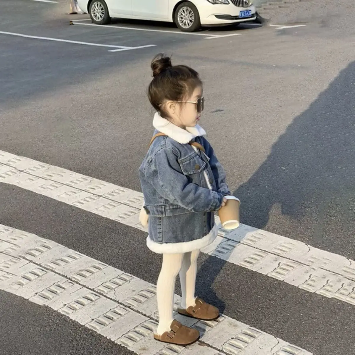 Autumn and Winter Girls' Velvet Set 2025 New Fashionable Denim Jacket Half Skirt Set for Girls' Baby
Autumn and Winter Girls' Velvet Set 2025 New Fashionable Denim Jacket Half Skirt Set for Girls' Baby