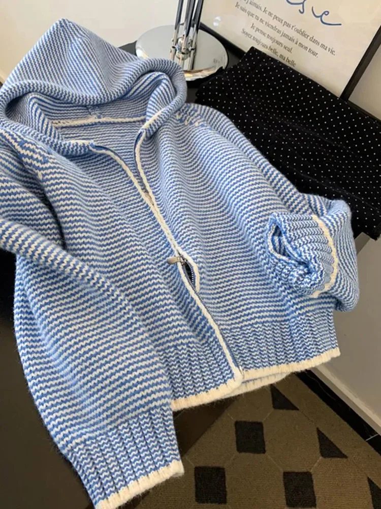 Винтажный синий полосатый кардиган, женский милый свободный корейский вязаный свитер в консервативном стиле, осень-зима, милые топы с капюшоном и длинными рукавами, новинка
Винтажный синий полосатый кардиган, женский милый свободный корейский вязаный свитер в консервативном стиле, осень-зима, милые топы с капюшоном и длинными рукавами, новинка