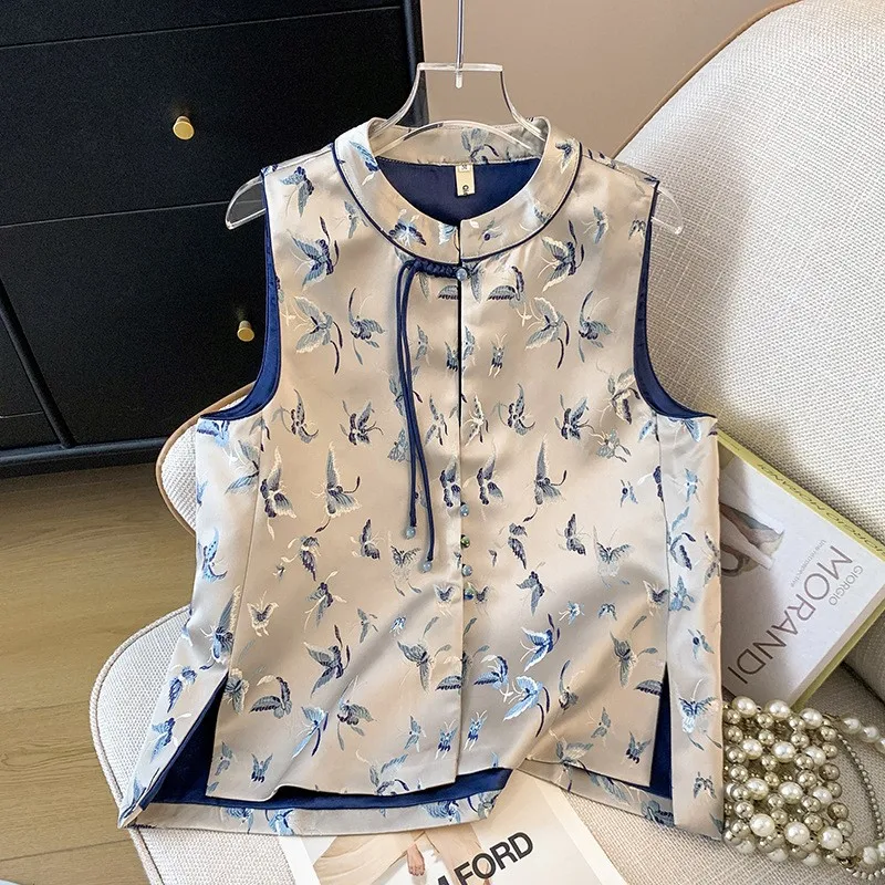 New Chinese style small round neck plate blouse embroidery Hanfu national vest cardigan lady coat
New Chinese style small round neck plate blouse embroidery Hanfu national vest cardigan lady coat
