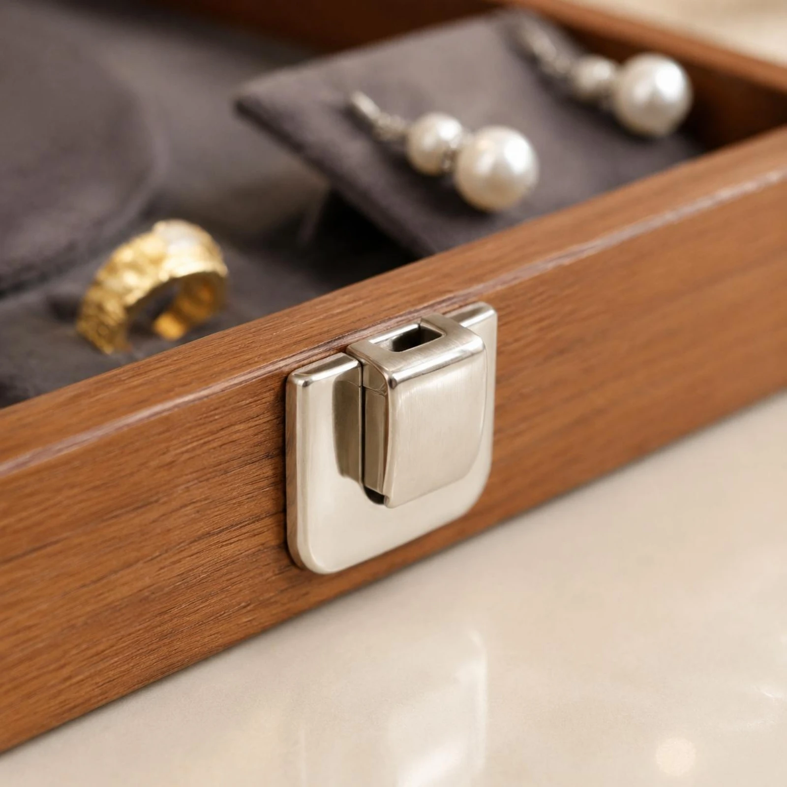 Glass Lid Jewelry Box Divided Interior Velvet Lined Jewelry Box Storage Item Metal Latch Removable Compartments
Glass Lid Jewelry Box Divided Interior Velvet Lined Jewelry Box Storage Item Metal Latch Removable Compartments