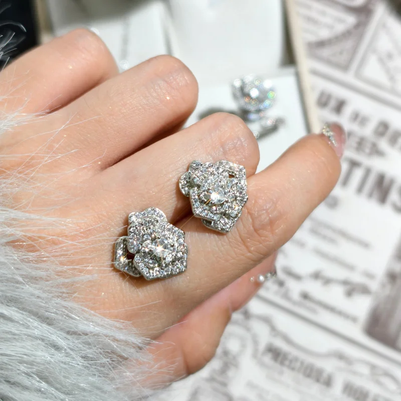 Micro Pave Full Diamond Light Luxury Rose Flower Ring for Women, Earrings, Pendant, Elegant Versatile Ins Camellia Jewelry
Micro Pave Full Diamond Light Luxury Rose Flower Ring for Women, Earrings, Pendant, Elegant Versatile Ins Camellia Jewelry