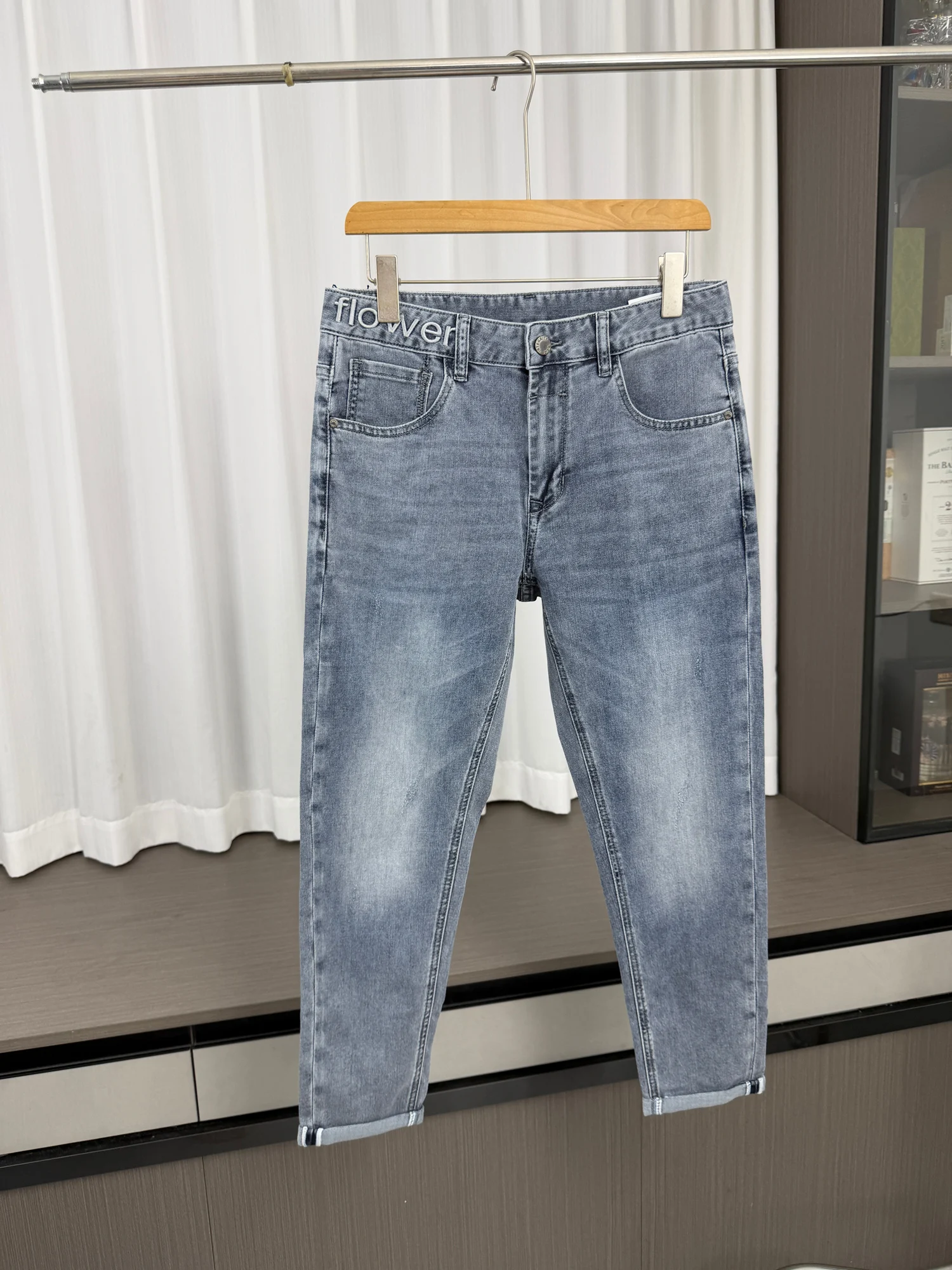 Comfortable Soft Men's Casual Straight Leg Jeans Spring Fashionable Versatile Breathable Small Straight Tube Denim Pants
Comfortable Soft Men's Casual Straight Leg Jeans Spring Fashionable Versatile Breathable Small Straight Tube Denim Pants