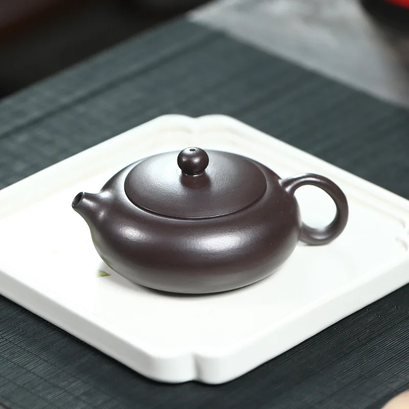 120ml Authentic Yixing Purple Clay Teapots Master Handmade Flat Xishi Pot Raw Ore Zhu Mud Kettle With Infuser Zisha Tea Set Gift
120ml Authentic Yixing Purple Clay Teapots Master Handmade Flat Xishi Pot Raw Ore Zhu Mud Kettle With Infuser Zisha Tea Set Gift