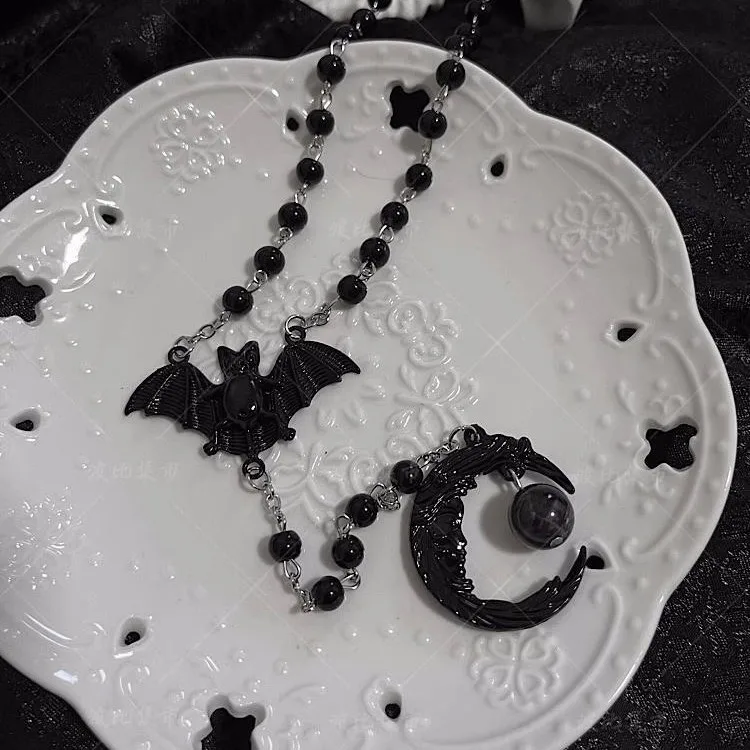 Kitykiss Gothic French Vintage Punk Necklace Retro Moon Black Bat Pendant Niche Design
Kitykiss Gothic French Vintage Punk Necklace Retro Moon Black Bat Pendant Niche Design