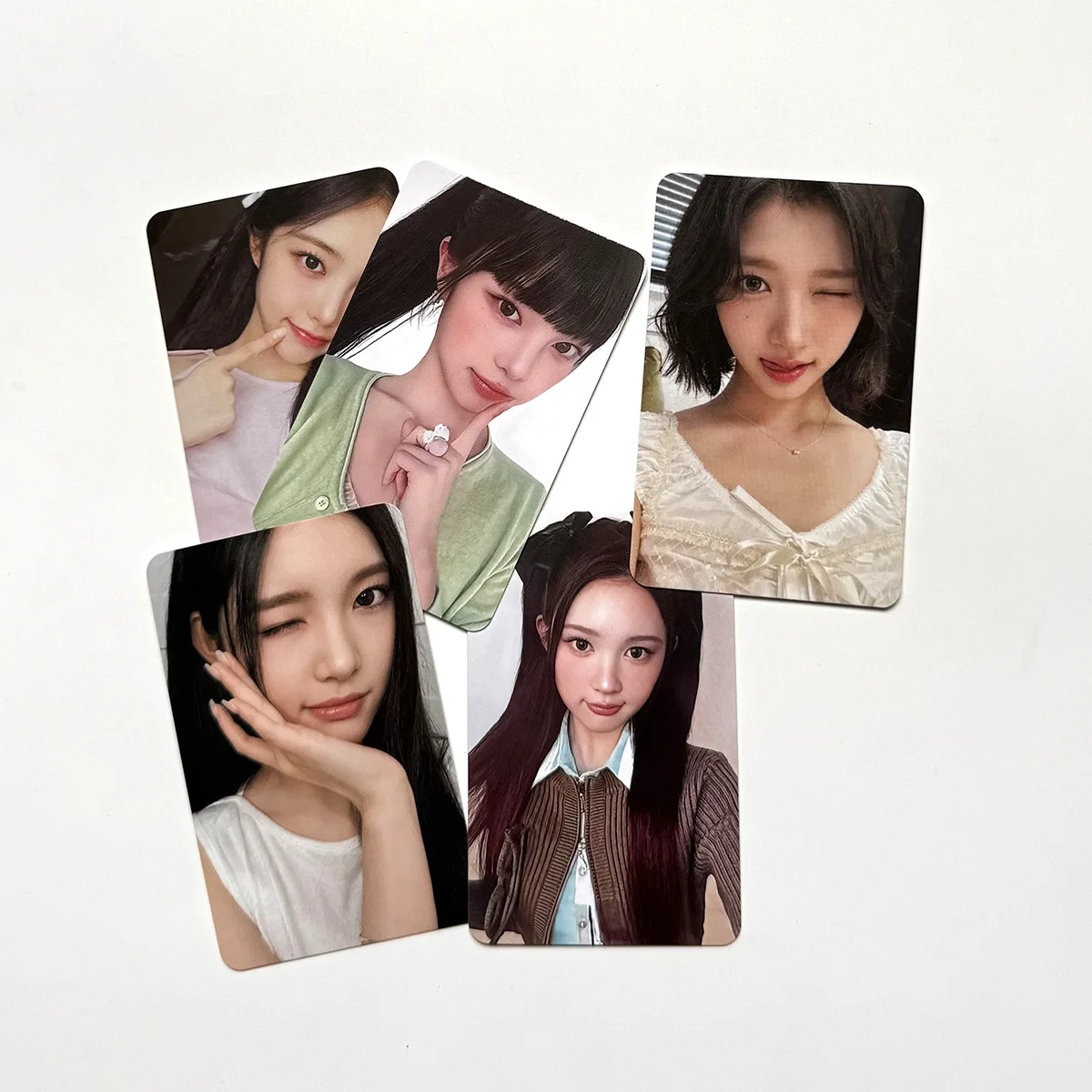 8Pcs/Set Idol Hearts2Hearts New Series Periphery Lomo Cards Postcards Jiwoo Carmen Yuha Juun Ana Ian Yeon Stella Fans Gifts
8Pcs/Set Idol Hearts2Hearts New Series Periphery Lomo Cards Postcards Jiwoo Carmen Yuha Juun Ana Ian Yeon Stella Fans Gifts