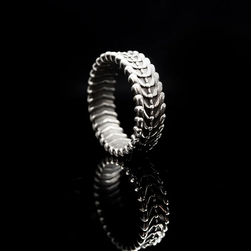 Retro Nordic Viking Beast Spine Amulet Ring Handcrafted Open Adjustable Finger Ring Vintage Punk Unisex Jewelry Gift
Retro Nordic Viking Beast Spine Amulet Ring Handcrafted Open Adjustable Finger Ring Vintage Punk Unisex Jewelry Gift